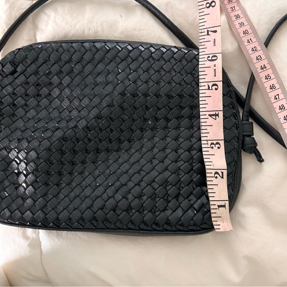 Vintage black soft vegan minimal leather Woven weaved adjustable Crossbody Bag - Picture 8 of 9